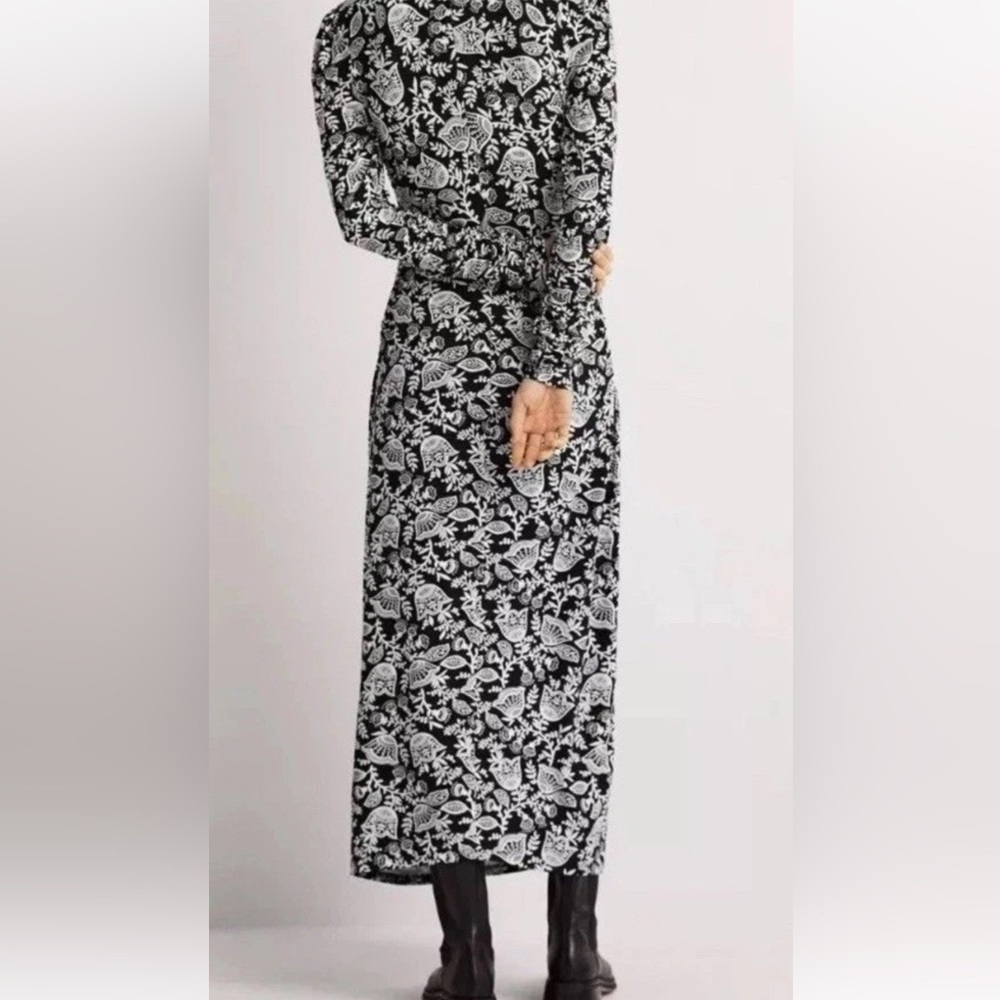 Boden Monochrome Floral Long Sleeve Dress With Flattering Ruching - Picture 5 of 7
